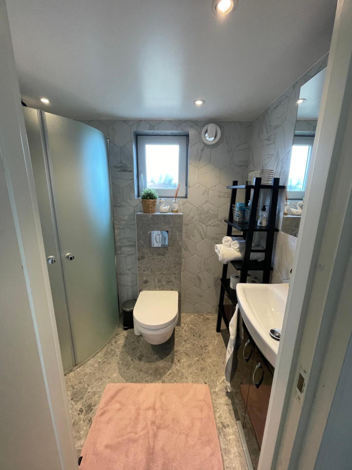 Ett Nytt Fraesch Hus Utanfoer Stockholm Naera Arlanda Holiday home *